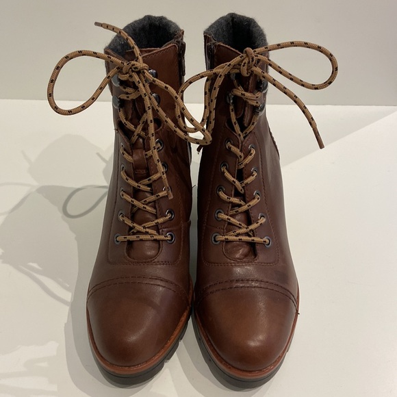 NWOB Naturalizer Callie Chocolate Brown Leather Bootie. Size 8M. - Picture 2 of 10